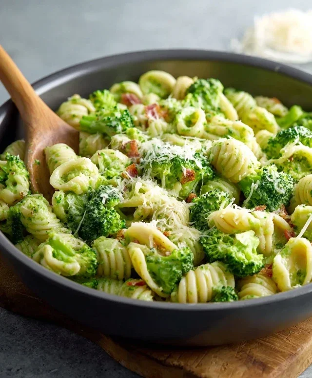 Light and Healthy Broccoli Pasta